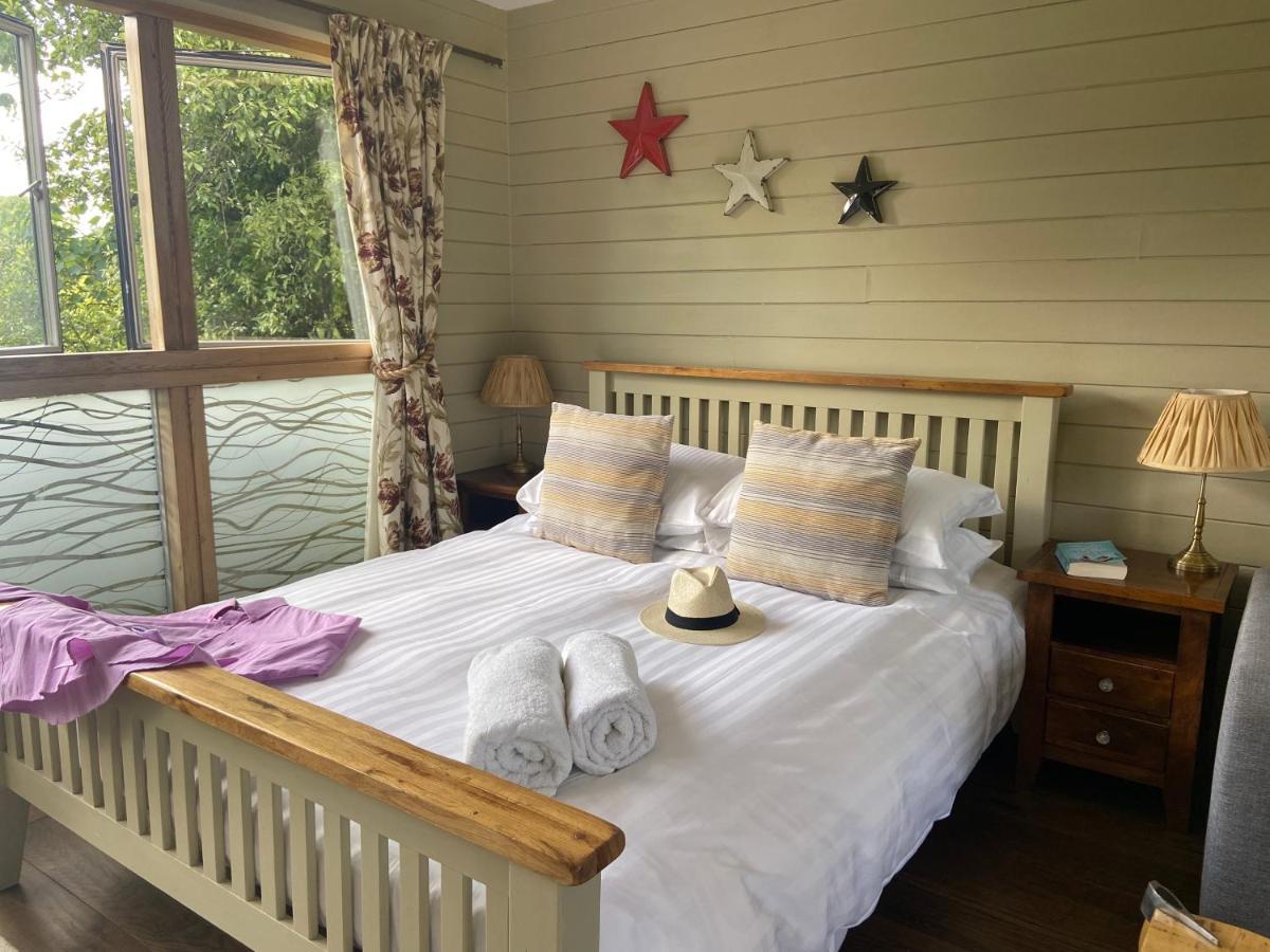The Countryside Cabin With Private Hot Tub Apartment Newquay (Cornwall)