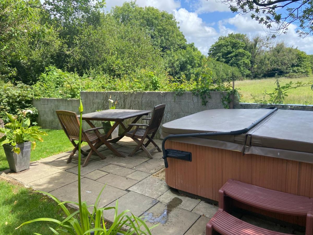 The Countryside Cabin With Private Hot Tub Apartment Newquay (Cornwall)