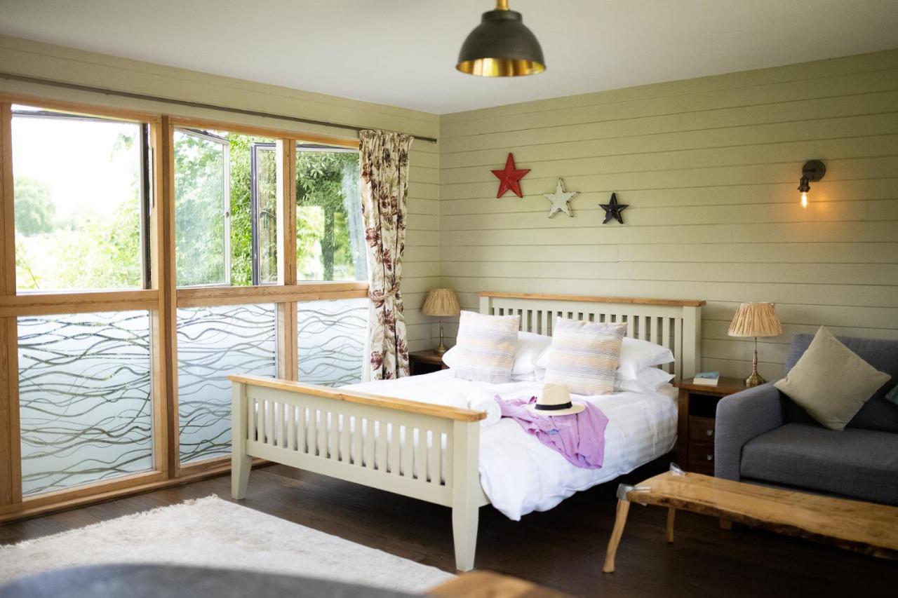 The Countryside Cabin With Private Hot Tub Newquay (Cornwall)